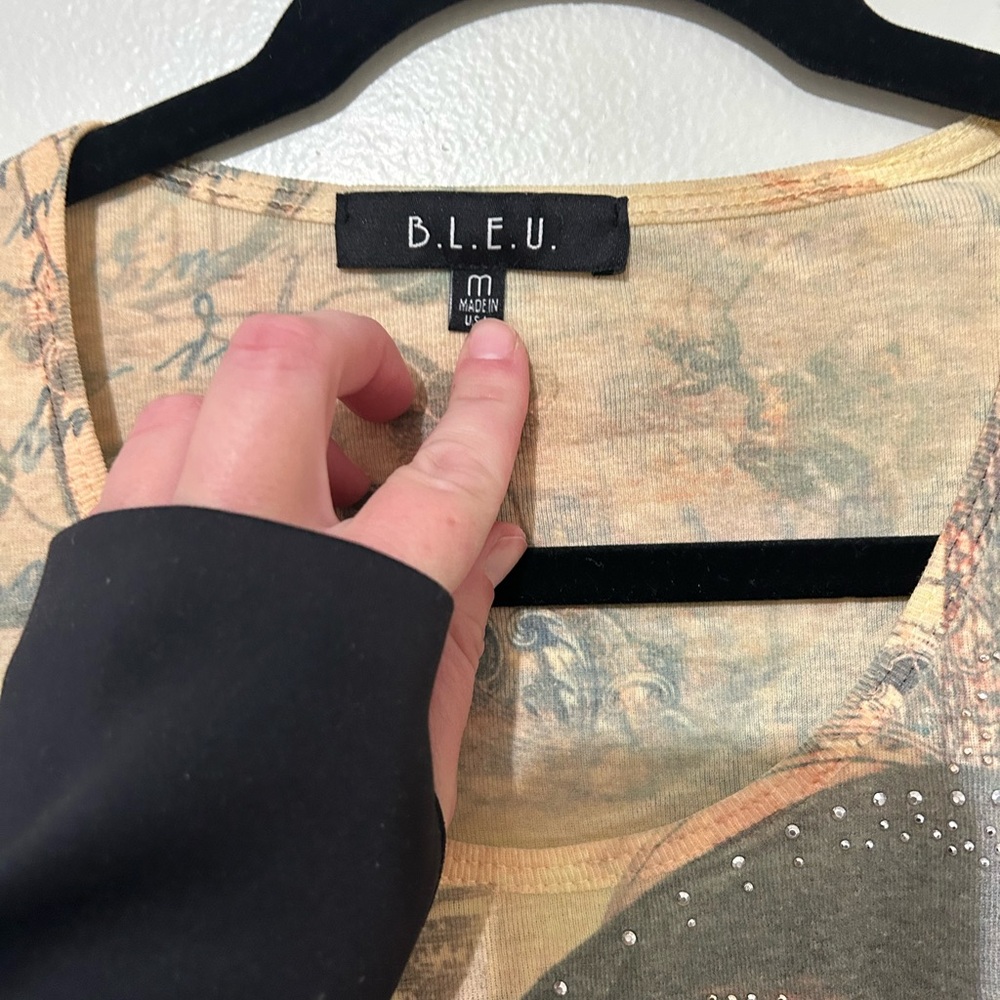B.L.E.U. | Artistic Graphic Women's Tee - Picture 3 of 5
